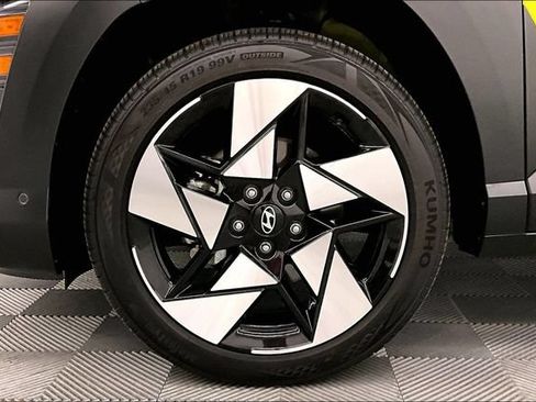 Used 2025 Hyundai Kona Limited FWD image 10