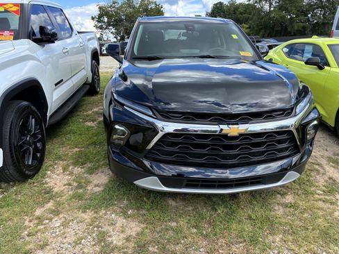 Used 2023 Chevrolet Blazer LT FWD image 2