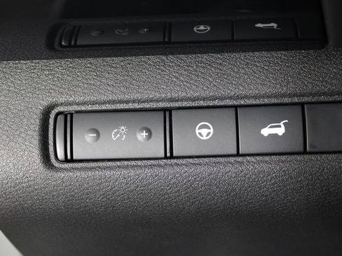 Certified 2025 Nissan Pathfinder SV FWD image 25