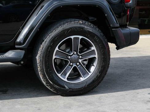 Used 2023 Jeep Wrangler Unlimited Sahara AWD/4WD image 17
