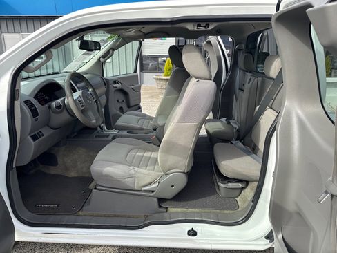 Used 2015 Nissan Frontier S image 6