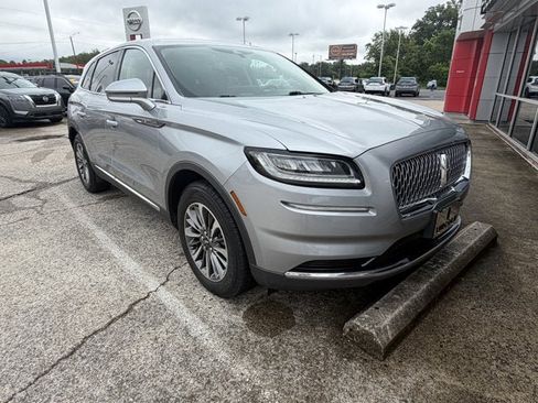 Used 2021 Lincoln Nautilus FWD w/ Equipment Group 101A image 3