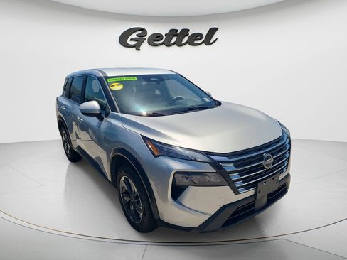 Used 2024 Nissan Rogue SV FWD image 2