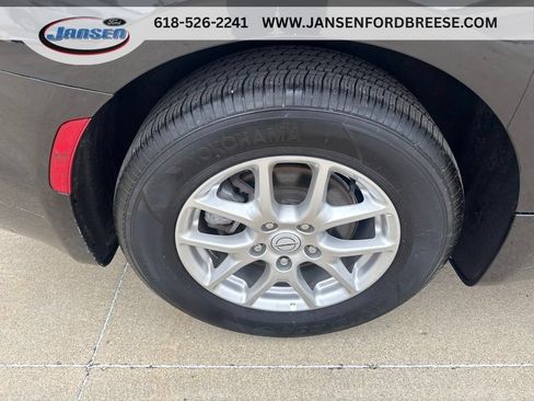 Used 2025 Chrysler Pacifica Select FWD image 8