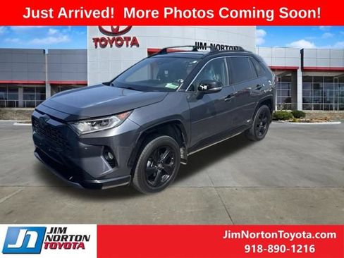 Used 2019 Toyota RAV4 XSE AWD/4WD image 2