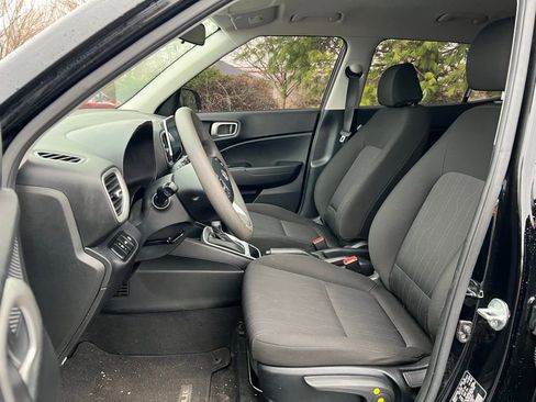 Used 2022 Hyundai Venue SE image 8