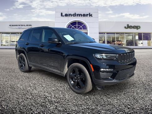 Used 2025 Jeep Grand Cherokee Limited w/ Black Appearance Package AWD/4WD image 21