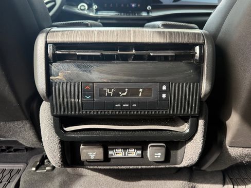 Used 2023 Jeep Wagoneer Series II image 19