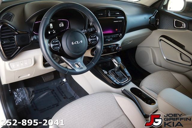 Certified 2025 Kia Soul EX FWD image 12