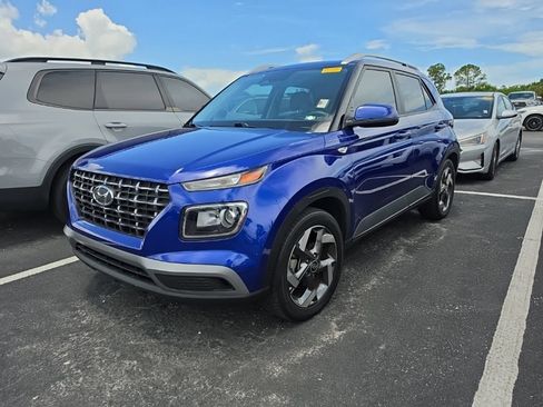 Used 2024 Hyundai Venue SEL FWD image 5