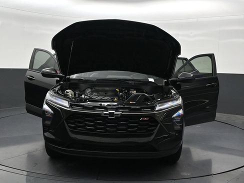 Used 2025 Chevrolet Trax RS FWD image 36