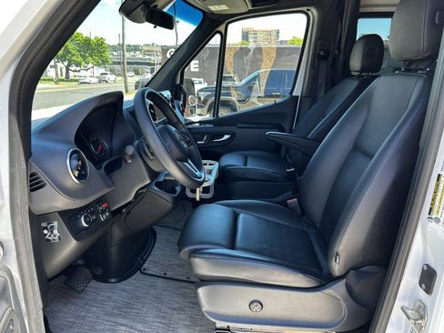 Used 2022 Mercedes-Benz Sprinter 2500 image 6