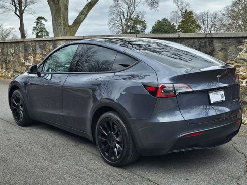 Used 2023 Tesla Model Y Long Range image 12