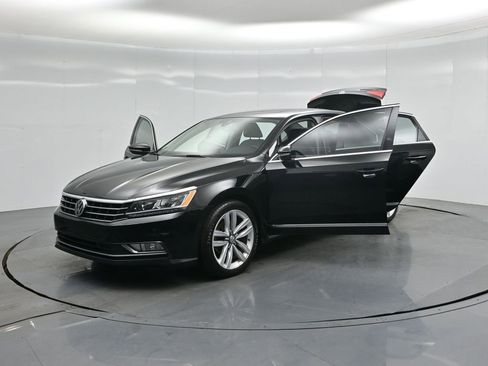 Used 2016 Volkswagen Passat 3.6 SEL Premium image 28