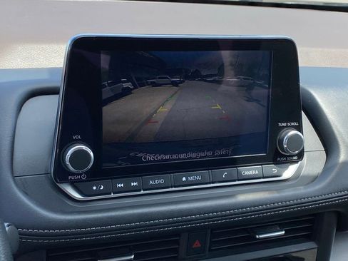 Used 2023 Nissan Rogue SV FWD image 16