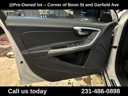 Used 2016 Volvo V60 T5 Cross Country Platinum AWD/4WD image 14