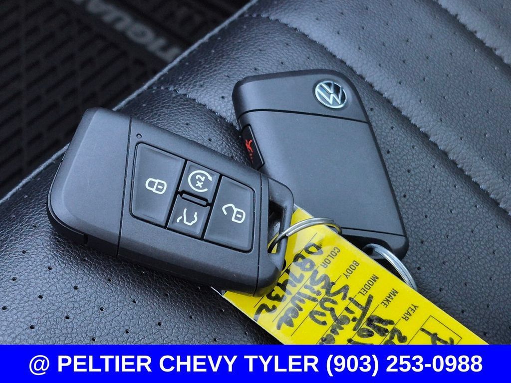 Used 2023 Volkswagen Tiguan SE w/ Panoramic Sunroof Package FWD image 41