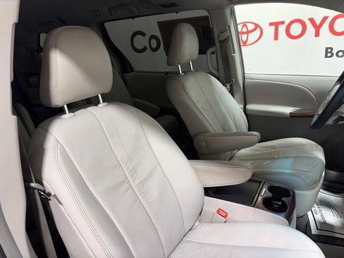 Used 2011 Toyota Sienna XLE w/ XLE Navigation Pkg FWD image 12
