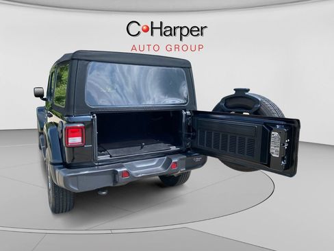 Used 2021 Jeep Wrangler Unlimited Sahara w/ Dual Top Group AWD/4WD image 15