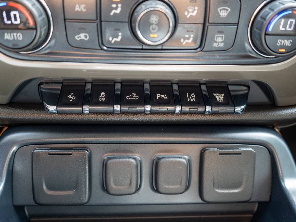 Used 2017 Chevrolet Silverado 3500 High Country AWD/4WD image 28