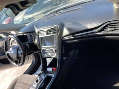 Used 2019 Ford Fusion SE image 11