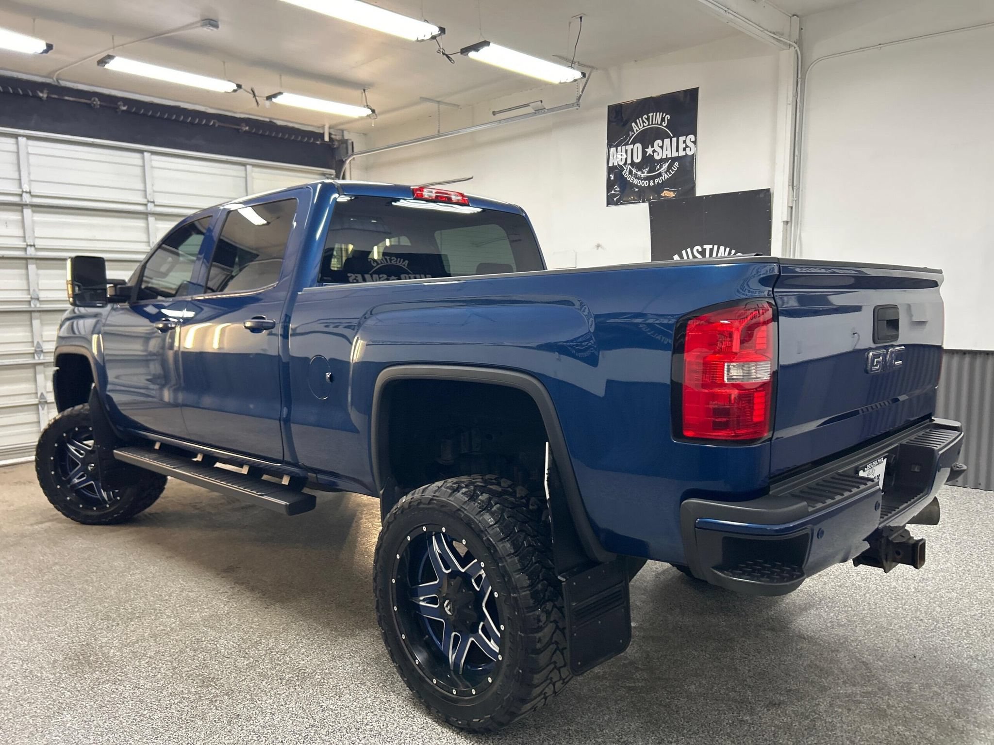 Used 2015 GMC Sierra 3500 SLT AWD/4WD image 4