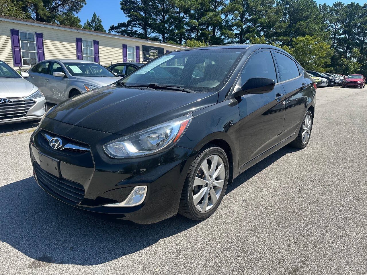 Used 2012 Hyundai Accent GLS w/ Premium Pkg 3 FWD image 2