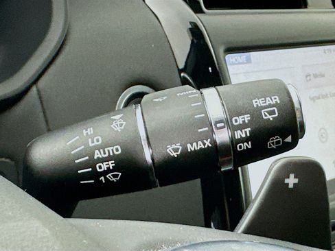 Used 2020 Land Rover Discovery SE image 22