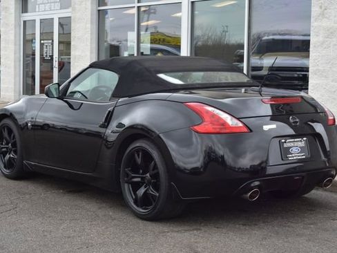Used 2010 Nissan 370Z Touring w/ Sport Pkg RWD image 8