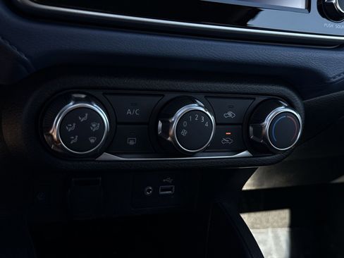 Used 2025 Nissan Versa SV image 20