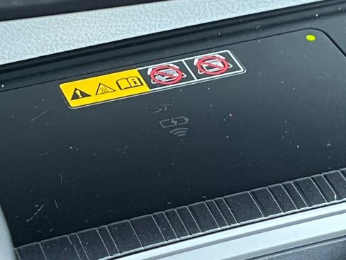 Used 2025 Toyota Sienna XLE FWD image 25