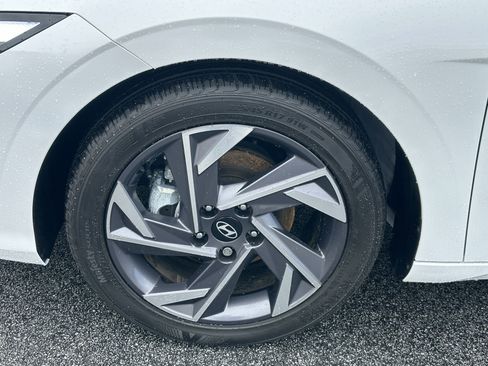 Used 2025 Hyundai Elantra Sport image 14