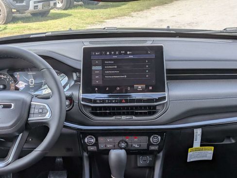 New 2026 Jeep Compass Latitude AWD/4WD image 17
