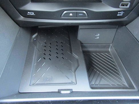 New 2026 Chrysler Pacifica Limited w/ Uconnect Theater Family Group AWD/4WD image 37