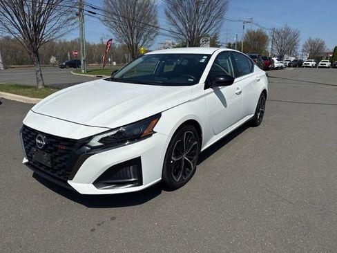 Used 2024 Nissan Altima 2.5 SR image 1