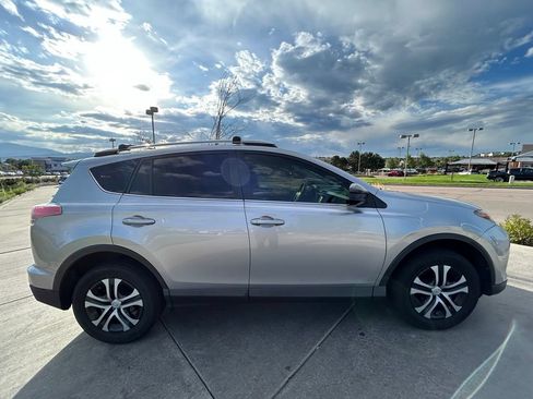 Used 2018 Toyota RAV4 LE w/ All Weather Liner Package AWD/4WD image 8