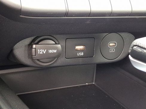 Certified 2025 Hyundai Elantra SE image 22