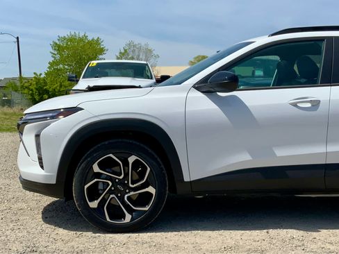 New 2026 Chevrolet Trax RS w/ Sunroof Package FWD image 10