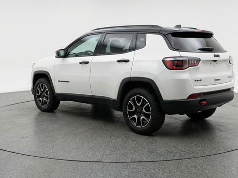 Used 2025 Jeep Compass Trailhawk AWD/4WD image 6