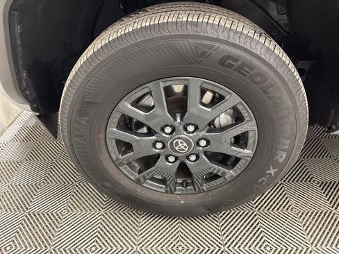 Used 2025 Toyota 4Runner SR5 image 34