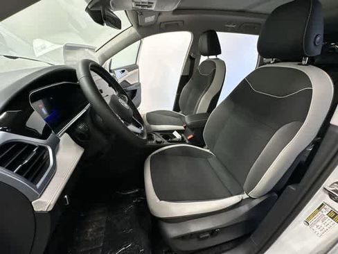 New 2026 Volkswagen Taos SE AWD/4WD image 18