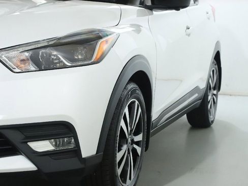 Used 2019 Nissan Kicks SR FWD image 5