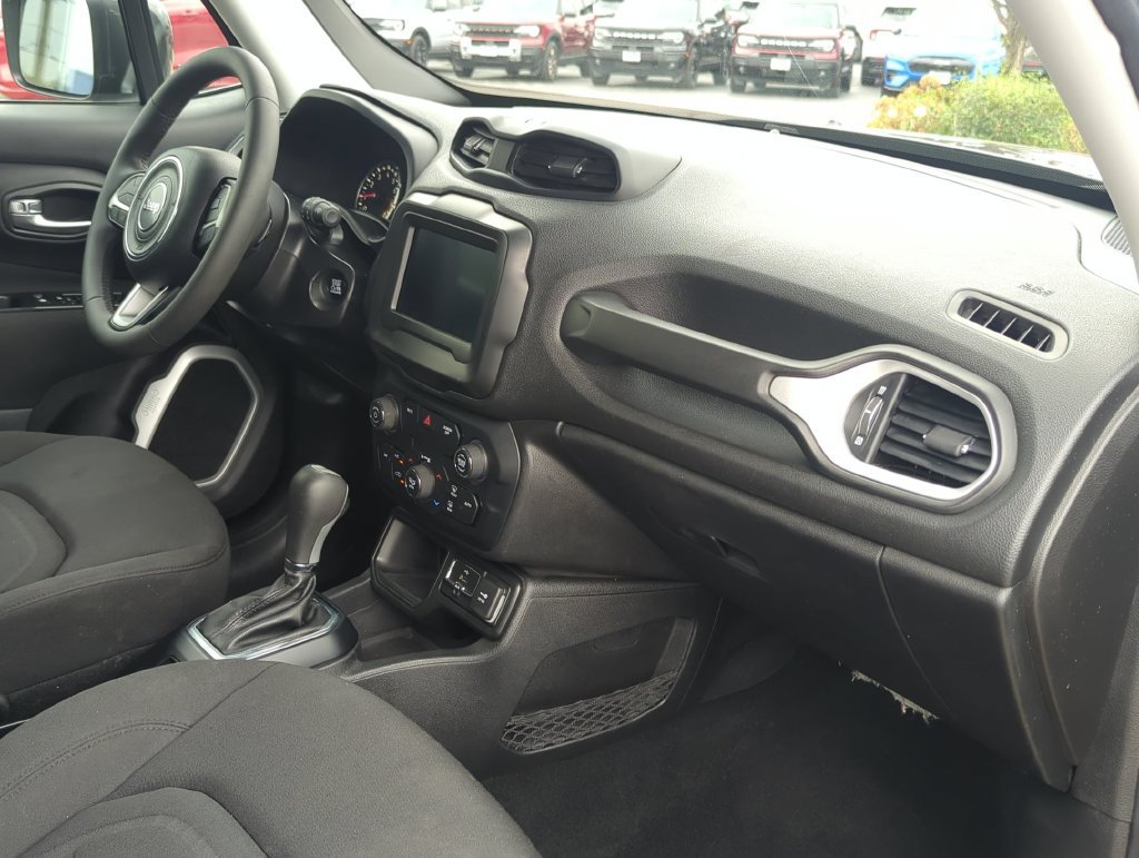 Used 2018 Jeep Renegade Latitude FWD image 24