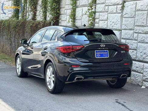 Used 2017 INFINITI QX30 w/ Cargo Package image 4