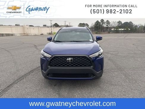 Used 2023 Toyota Corolla Cross LE image 2