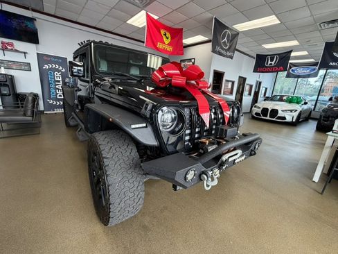 Used 2021 Jeep Gladiator Overland AWD/4WD image 2