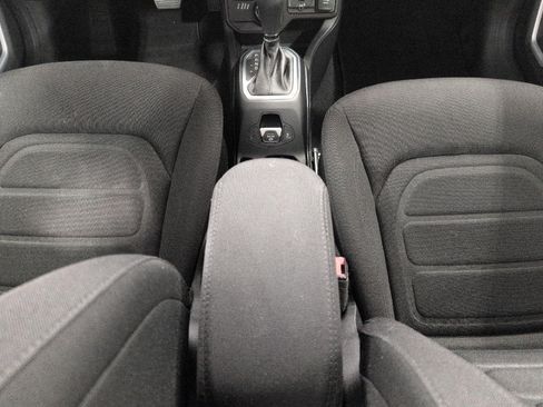 Used 2020 Jeep Renegade Latitude AWD/4WD image 16