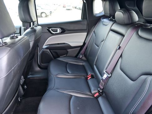 Used 2025 Jeep Compass Limited image 15