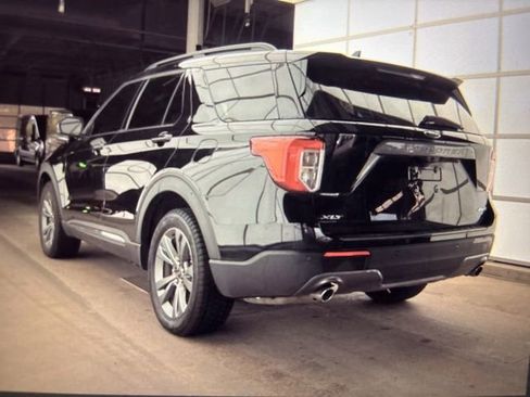 Used 2024 Ford Explorer XLT w/ Equipment Group 202A AWD/4WD image 3