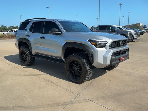 Used 2025 Toyota 4Runner TRD Off-Road image 2
